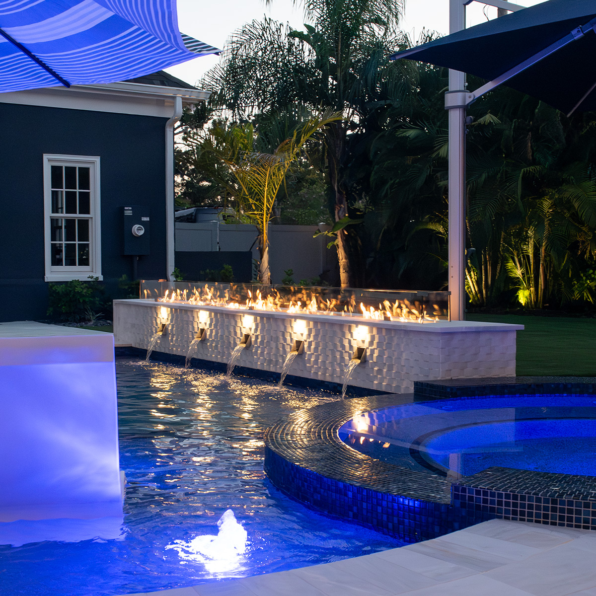 Backyards with custom made outdoor fireplaces in Lutz, FL