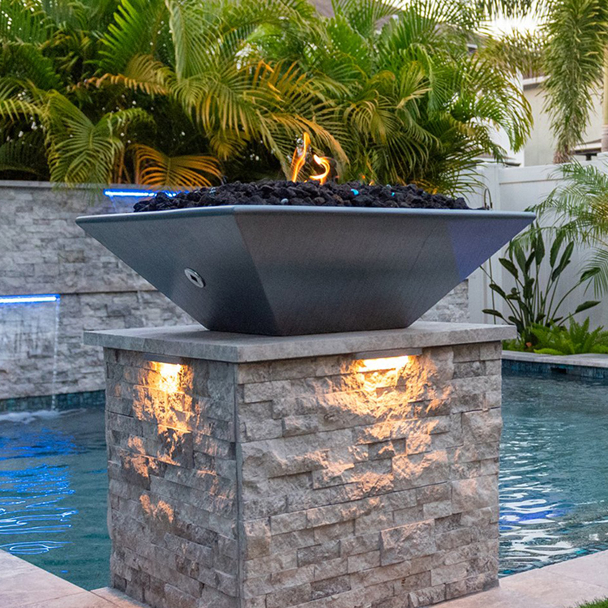 Custom made outdoor spaces with architectural lighting in Lutz, FL