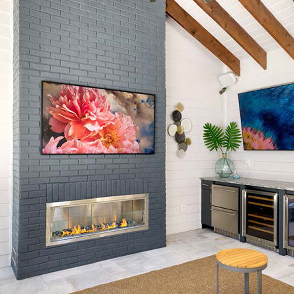 Designing and installing custom outdoor fireplaces in Cheval & Baycrest park, FL