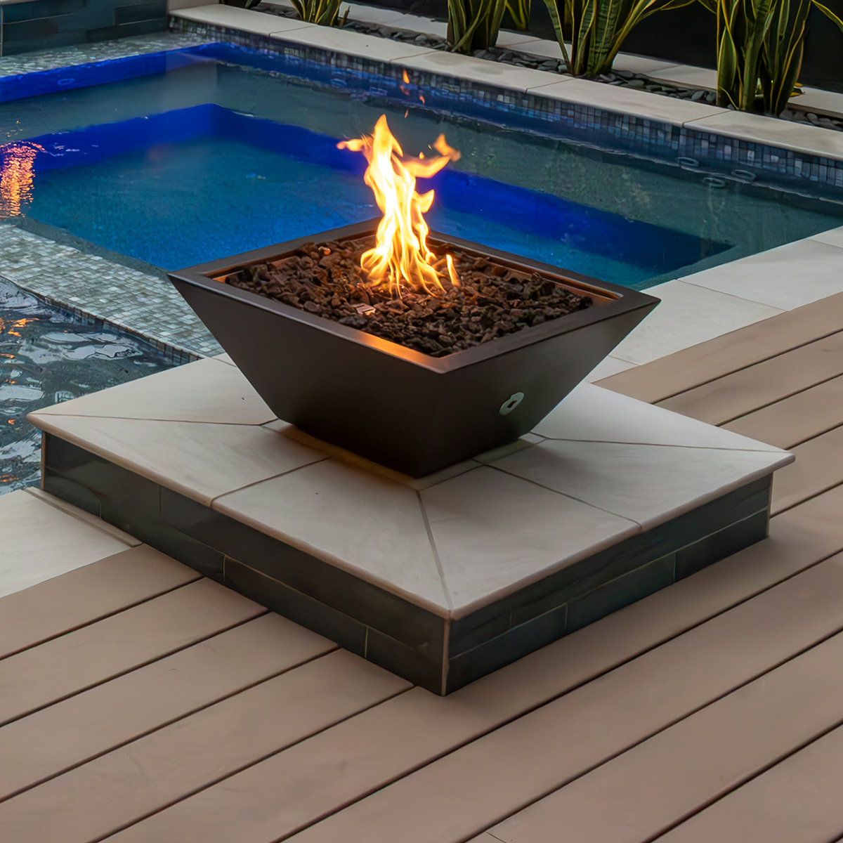Building fire features for custom pools in Lutz & Bayshore beautiful, FL